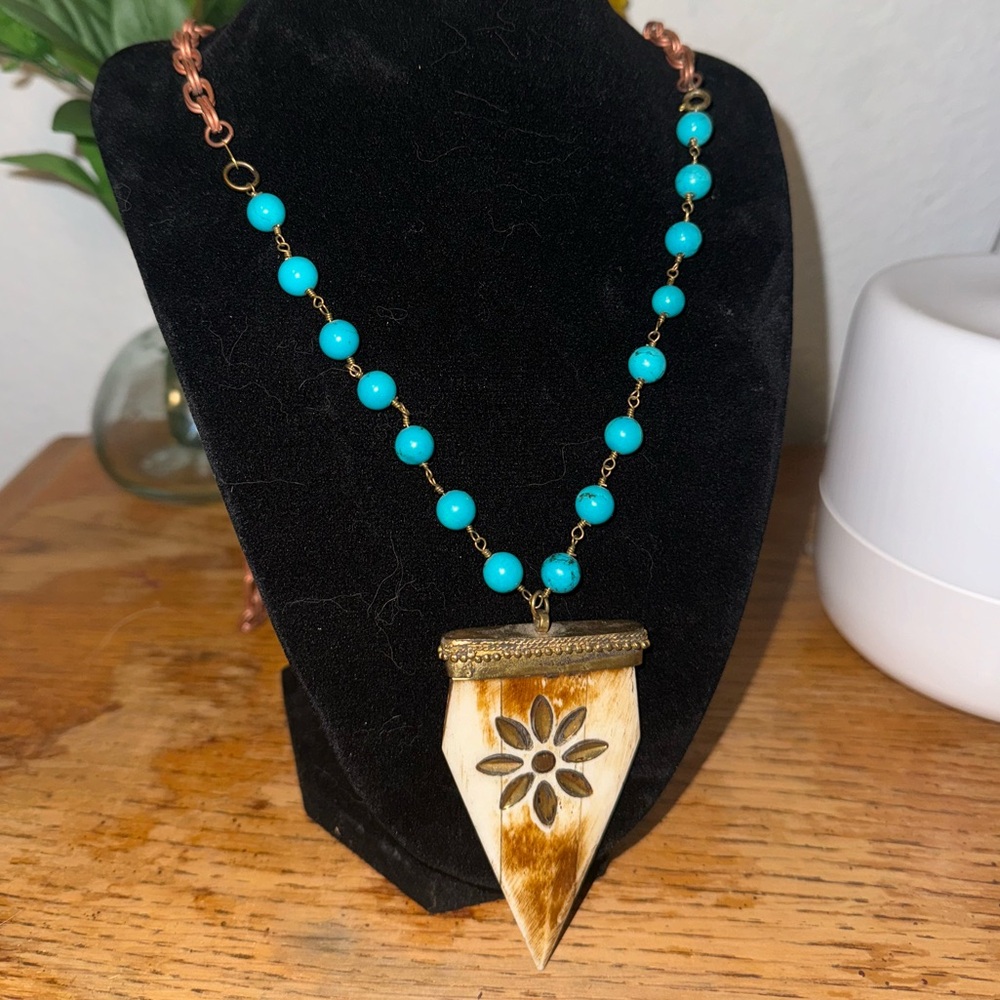Turquoise beaded bone style pendent 23” necklace